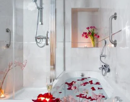 Foto de la Habitación Doble equipada con jacuzzi privado.