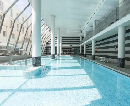 Foto de la piscina cubierta que se encuentra en el Albergue Inturjoven Jaen 
