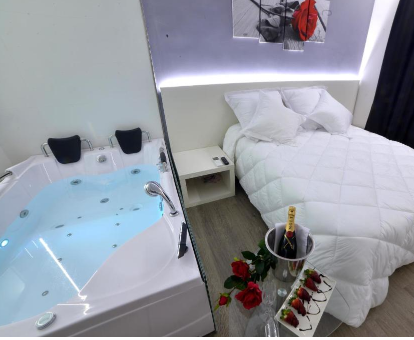 Foto de la Habitación Doble Deluxe con bañera de hidromasaje del Alcalá del Júcar hotel Pelayo