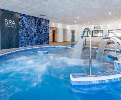 Foto del spa con casadas y chorros de agua del spa que se encuentra en el hotel Barceló Cabo de Gata 
