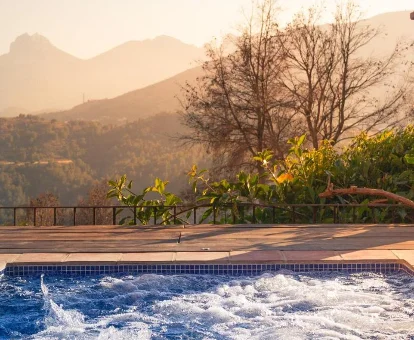 Foto de la piscina con burbujas de exterior con excelentes vistas que se encuentra en el Boutique Hotel Finca el Tossal - Adults Only 
