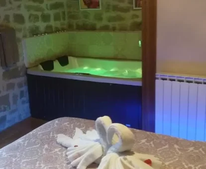 Foto de la habitación con jacuzzi privado que se encuentra en la casa rural Cal Farris