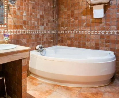 Foto de la bañera de hidromasaje que se encuentra en el hotel Carlos I Toledo
