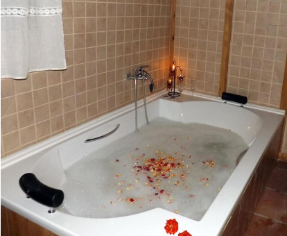 Foto de la bañera de hidromasaje para dos personas del apartamento Casa La Gitanilla
