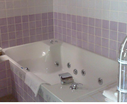 Foto de la bañera de hidromasaje que se encuentra en el Complejo Rural El Marañal
