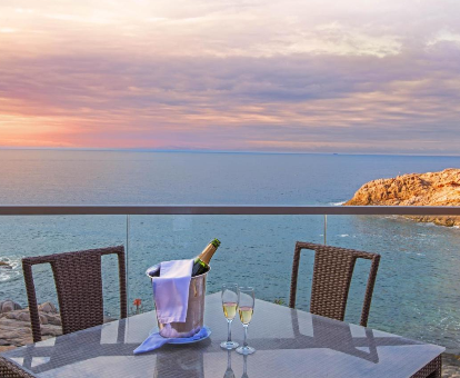 Foto de la terraza privada con vistas al mar que del Eden Roc Mediterranean Hotel & Spa