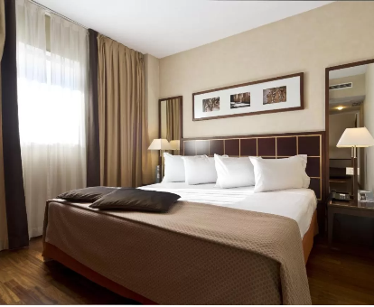 Foto de una romántica habitación con cama grande del hotel Eurostars Toledo
