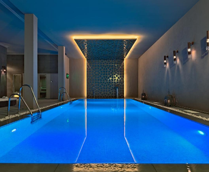 Fotografía de la piscina cubierta del hotel H10 Andalucía Plaza - Adults only
