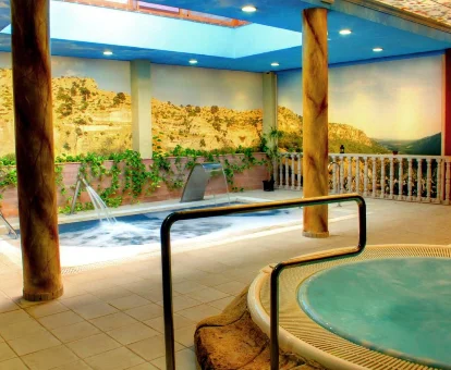 Foto del spa con jacuzzi y piscina cubierta del Hotel Balneario Parque de Cazorla 
