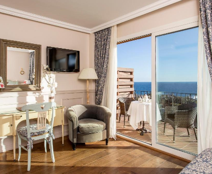 Foto de la habitación con terraza privada y vistas al mar del Hotel BlauMar Llafranch