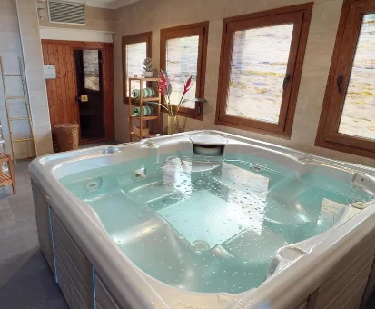 Foto del jacuzzi para 4 personas que podemos encontrar en el spa del Hotel Boutique MR Palau Verd - Adults Only 
