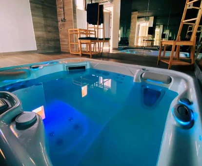 Foto del jacuzzi exterior que se encuentra en el Hotel Finca Las Beatas 
