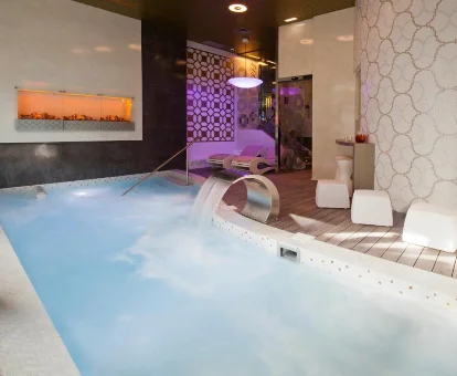 Foto del centro de bienetar con piscina cubierta del Hotel Fruela