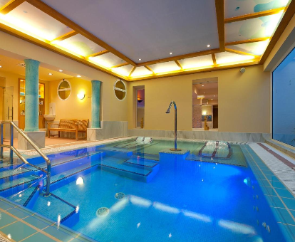 Foto de la piscina cubierta del Hotel Fuerte Conil-Resort
