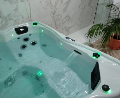 Foto del excepcional jacuzzi privado de la suite que se encuentra en el Hotel Primavera 
