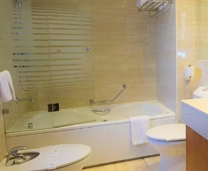 Foto de la bañera de hidromasaje que se encuentra en el Hotel San Juan de los Reyes
