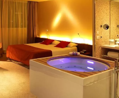Foto de la habitación con jacuzzi privado que se encuntra en el Hotel SB Diagonal de Barcelona