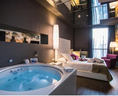 Foto de la suite con jacuzzi que se encuentra en el Hotel SB Plaza Europa