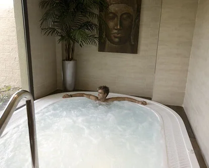 Foto de la piscina de hidromasaje que se encuentra en el spa del Hotel Vilar Riu de Baix