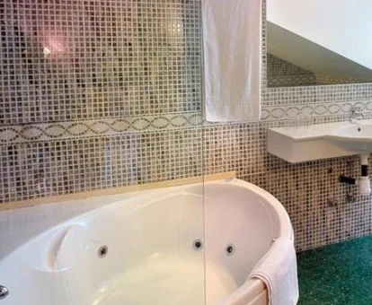 Foto de la bañera de hidromasaje del Hote Villalegre