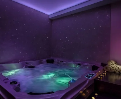 Foto del jacuzzi que se encuentra en el spa del hotel Magic Aqua Rock Gardens 

