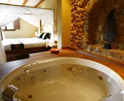 Foto de la habitación con jacuzzi privado en la Masía Durbá