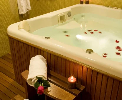 Foto del jacuzzi romántico de acceso gratuito que se encuentra en el hotel Melia Girona