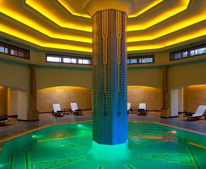 Foro de la piscina cubierta del spa que se encuentra en el hotel Meliá Isla Canela
