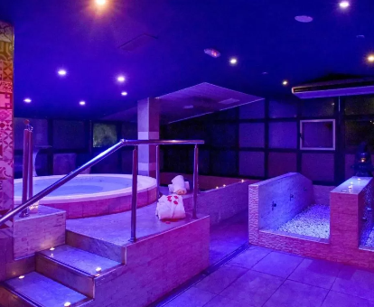 Foto de spa con jacuzzi y ducha con sensaciones que se encuentra en el Nastasi Hotel & Spa