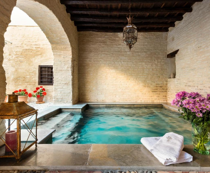 Foto de la piscina al aire libre del hotel Palacio Bucarelli
