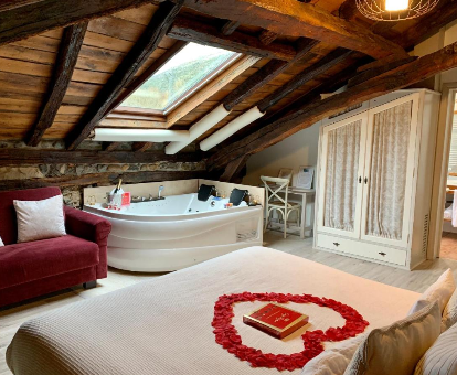 Foto de la habitación con bañera de hidromasaje en la habitación del hotel Palacio Torre de Ruesga
