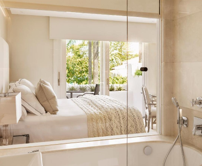 Foto de la Suite con bañera en la habitación del hotel Puente Romano Beach Resort