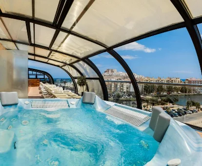 Foto del jacuzzi que se encuentra en la azotea del hotel RH Don Carlos & Spa 
