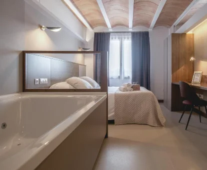 Foto de la habitación con bañera de hidromasaje del apartamento Rosella by CASALEA 
