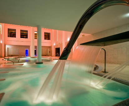 Foto del spa con piscina cubierta del URH Hotel Spa Zen Balagares