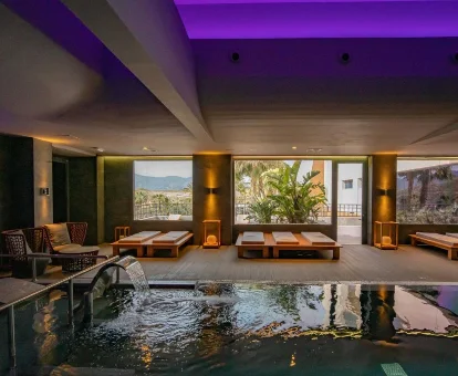 Foto de la piscina climatizada del Valle Del Este Golf Resort 
