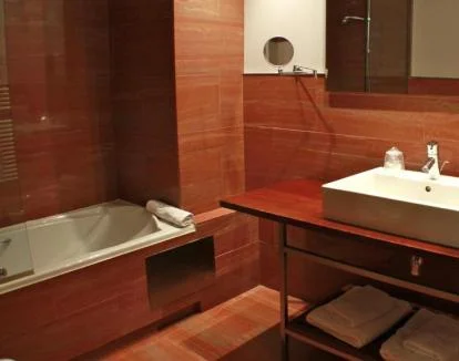 Foto de la Suite Junior del hotel con jacuzzi privado.