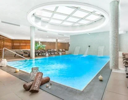 Foto de la piscina cubierta del spa.