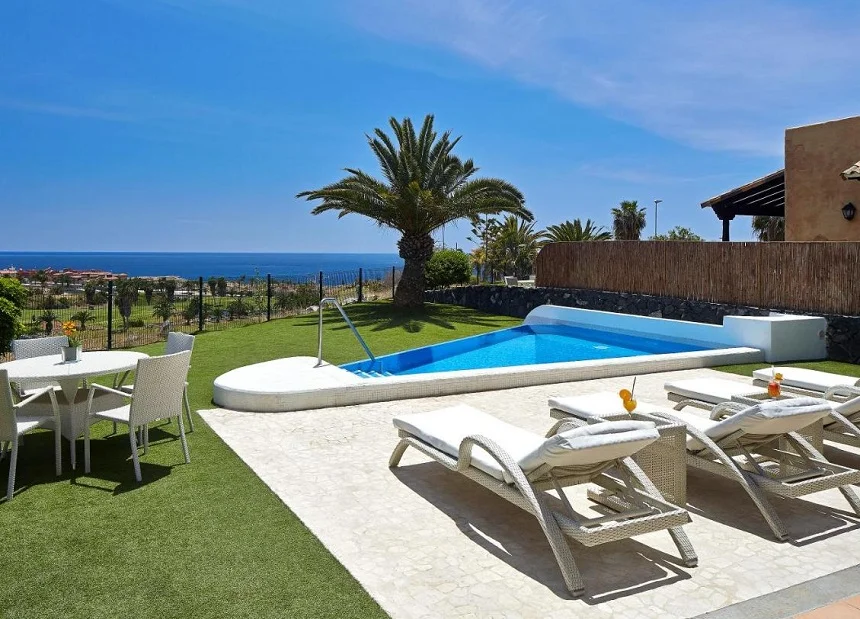 Suite con piscina privada en el Hotel Villa Maria