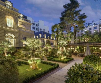 Hermosos jardines de este elegante hotel con encanto.