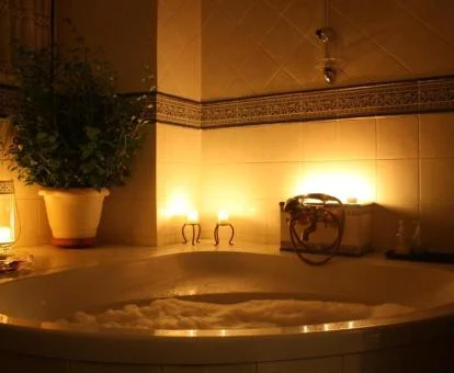 Jacuzzi privado de la Suite Junior del hotel.