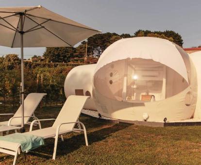 Bonita burbuja de este tented camp ideal para desconectar de la rutina.