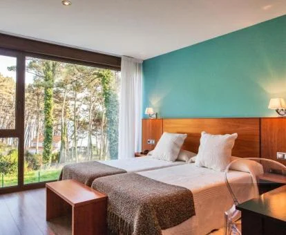 Una de las preciosas habitaciones con vistas al exterior de este hotel con encanto.