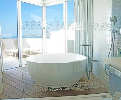 Precioso rincón acogedor con jacuzzi privadod de la habitación doble deluxe del hotel.