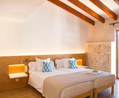 Una de las coquetas habitaciones con vistas de este hotel boutique.