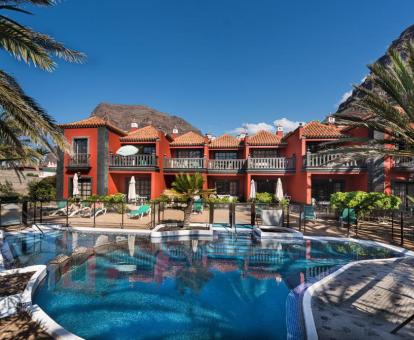 Precioso complejo de apartamentos con piscina al aire libre.