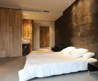 Una de las amplias habitaciones de este hotel balneario.