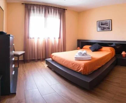 Una de las elegantes habitaciones de este establecimiento.