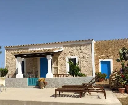 Coqueta casa rural con zona exterior privada.