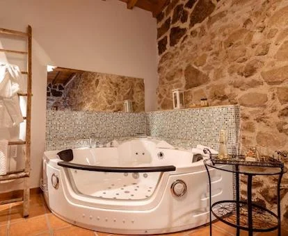 Foto de la bañera de hidromasaje que se encuentra en la casa El Pajar de Tío Mariano